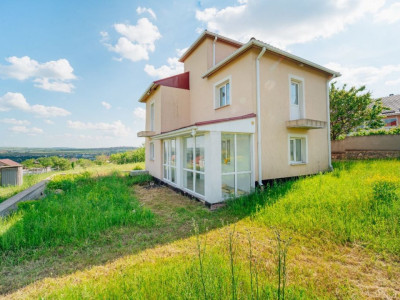 Casă nouă în Floreni lângă Sângera, euroreparata, toate comunicațiile!