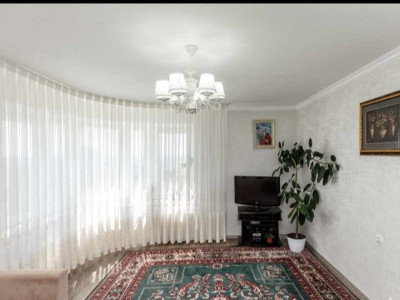 Apartament cu 2 camere și living, 75mp, Telecentru,  str. Miorița 11!