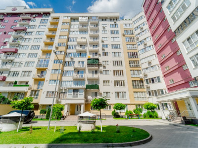 Apartament cu reparație, 2 camere + living, 75 mp, Centru, Gh. Cașu.