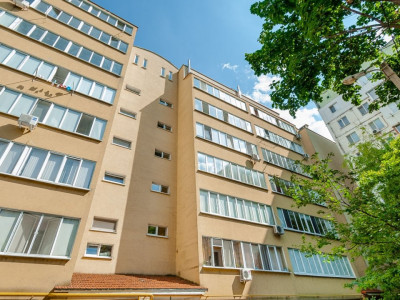 Продается 2х комнатная квартира в секторе Буюканы, бул. Алба Юлия.