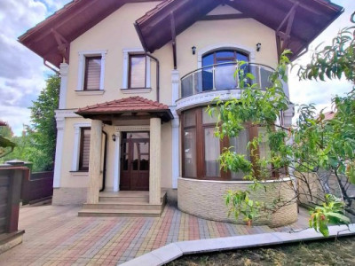 Casa individuală în 2 nivele, 150 mp + 4,20 ari, Dumbrava, Centru!