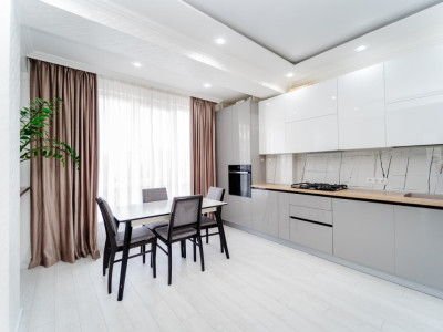 Vanzare apartament cu 2 camere și living, bloc nou, Ecovzor!