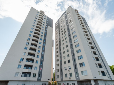 Apartament cu două camere și living, Botanica, str. Tudor Strișcă!