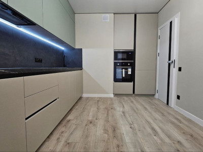 Spre vânzare apartament cu 1 cameră și living, Braus Royal Residence, Ciocana. 