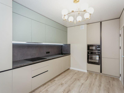 Spre vânzare apartament cu 2 camere și living, Braus Royal Residence, Ciocana. 