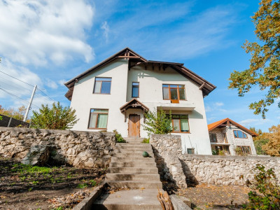 Vanzare casa în 3 nivele, 450 mp + 6 ari, Durlesti.