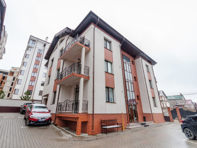 Продажа квартиры с 2 комнатами и гостиной, Дурлешты, 118 м².