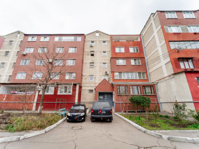 Apartament de vanzare cu 3 camere, încălzire autonomă, bloc din cotileț, Ciocana