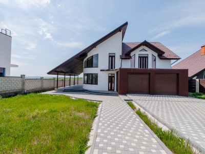Индивидуальный дом, 2 уровня, 220 м2 + 7 соток, Пояна Домняскэ.