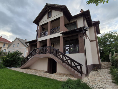 Vanzare casa în 3 nivele, 240 mp + 6 ari, com. Tohatin! 