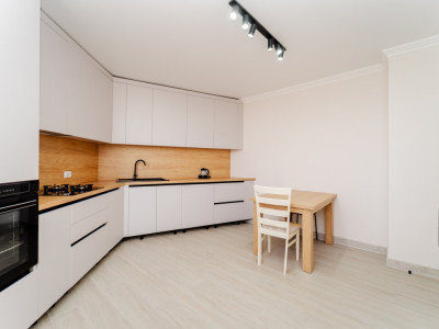 Apartament de vanzare cu 2 camere și living, Ciocana, str. Ion Dumeniuc.