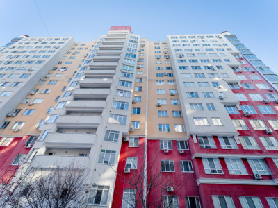 Apartament cu 3 camere si living. Bloc nou.