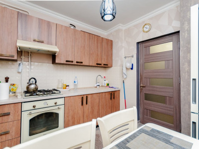 Продается 4х комнатная квартира, 143 серия, Чеканы, Петру Заднипру. 