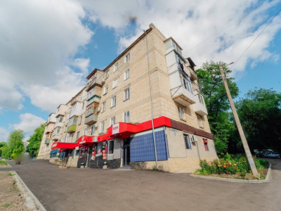 Продается: 2-комнатная квартира, 47 м², ул. Аэродромулуй, автономное отопление.