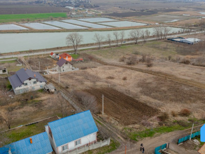 Vanzare teren pentru construcții în Nimoreni, 12 ari.