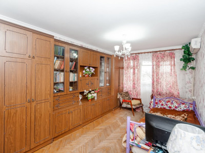 Buiucani, str. Paris, apartament cu 2 camere separate.