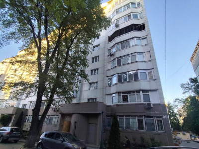 Квартира с 3 спальнями и гостиной, Ботаника, бульвар Дечебал, Кишинёв.