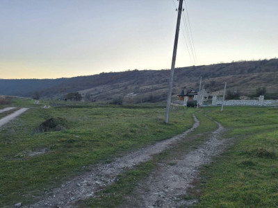 Teren pentru construcție pe malul Nistrului, 12 ari, Rezina, s. Lalova.