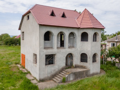 De vanzare casă în 2 nivele, variantă sură, Strășeni, sat. Sireți.