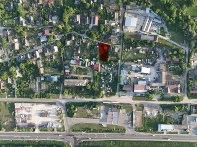 Casă cu teren de 8 ari de vânzare în centrul or. Strășeni, str. Mihai Viteazul.