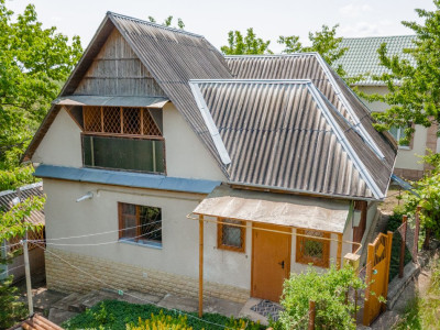  Vilă în Dănceni, lângă lac, 2 nivele, 77 mp+7 ari!