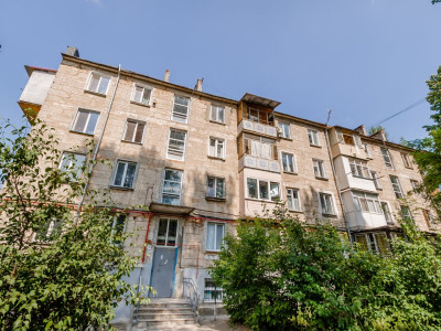 Продается 1-комнатная квартира возле парка Долина Роз.