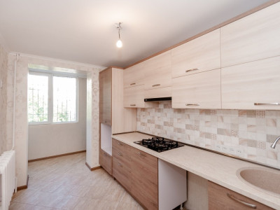 Apartament cu 2 camere de vanzare, seria 102, Buiucani / Durlești.