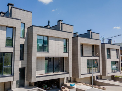 Townhouse în cartierul rezidențial Poiana Pinului, ExFactor.