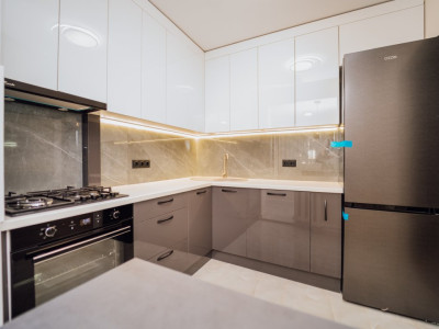 Apartament cu 3 camere, de mijloc, bilateral, Botanica, Nicolae Zelinski.