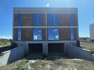 Casă cu 3 nivele, stil Hi-Tech – or. Cricova, str. Ciocârliei