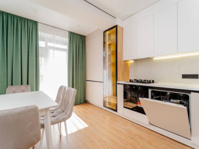 Vânzare apartament cu 2 camere și living, Botanica, Solomon Construct.