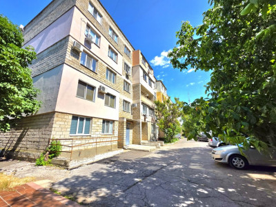Apartament cu 3 camere, seria 102, Telecentru, str. Pietrarilor.