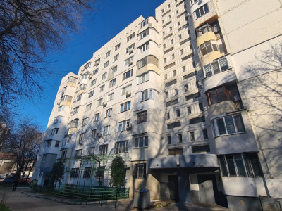Продается 2-комнатная квартира, серия 143, ул. Албишоара.