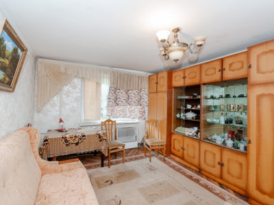 Vanzare apartament cu 3 camere, încălzire autonomă, Ialoveni, str. Păcii.
