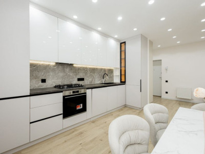 Apartament de vanzare cu 2 camere și living, Astercon Dumbrava. 