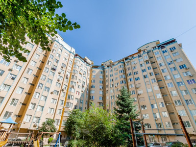Сдается 2х комнатная квартира с ливингом! Ботаника, Куза-Водэ 1, напротив парка!