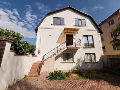 Продается дуплекс на 2 уровнях, 3 комнаты + гостиная, Дурлешты.