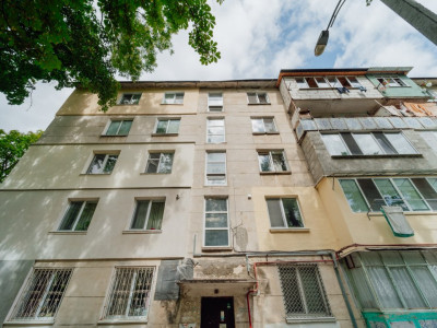 Apartament cu 3 camere lîngă Flacara.