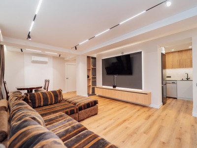 Apartament cu 4 camere și living, Botanica, str. Nicolae Zelinski. 