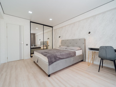 Vanzare apartament cu 4 camere+living, Calea Ieșilor vizavi de Parcul La Izvor!