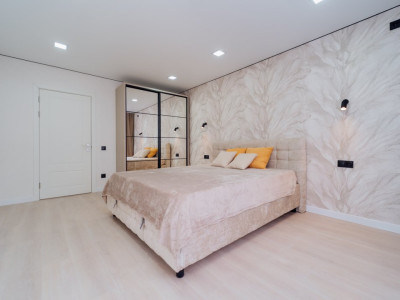 Centru, str. Romană, vanzare apartament cu 2 camere.