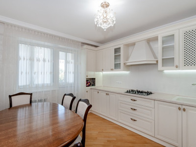 Apartament cu 2 camere + living, Botanica, lângă parcul Valea Trandafirilor. 