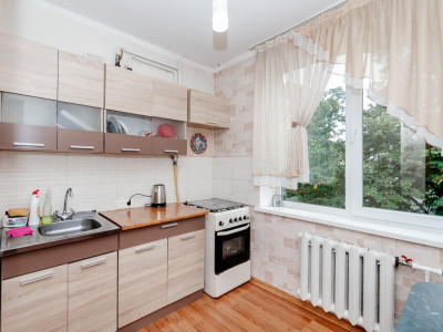 Apartament cu 2 camere + living, Buiucani, str. Calea Ieșilor, lângă La Izvor.