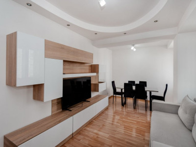 Chirie apartament cu 2 camere și living, bloc nou, prima linie !