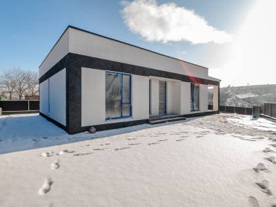 Case noi într-un nivel – zonă bună! 3 locuințe disponibile 