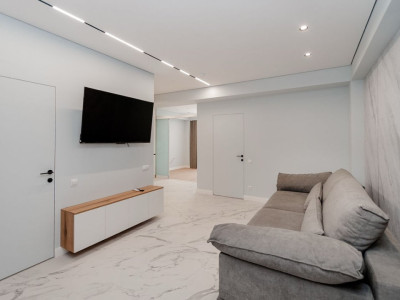 Vanzare apartament cu 2 camere+living, str. Ialoveni, Estate Invest.