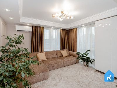 Apartament cu 3 camere + living, Botanica, Decebal Avenue.