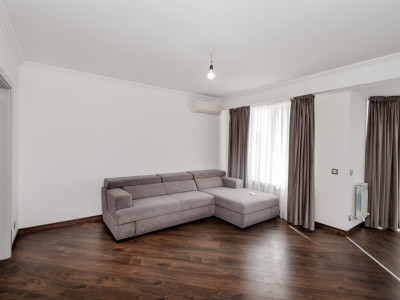 Apartament cu 2 camere în Centru, Vasile Alecsandri, în apropiere de 40 ani.