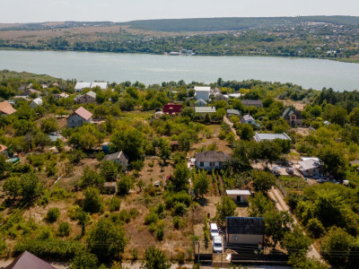 Teren de vânzare – 6 ari, pentru construcții, lângă lacul Dănceni
