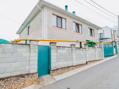 Идивидуальный дом, расположенный в городе Крикова, на улице Ветеранилор.